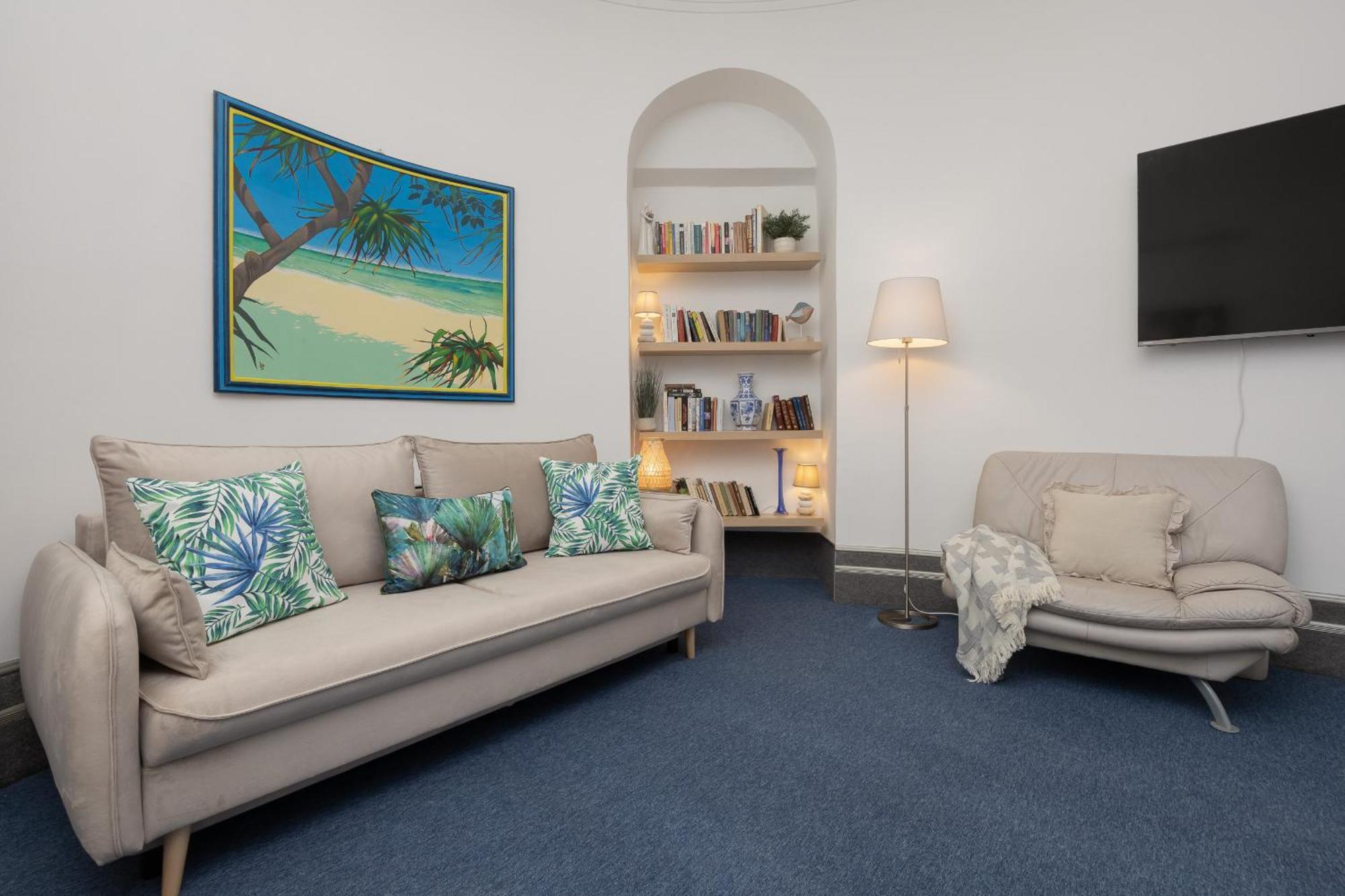 Spacious In The City Center By Rent Like Apartament