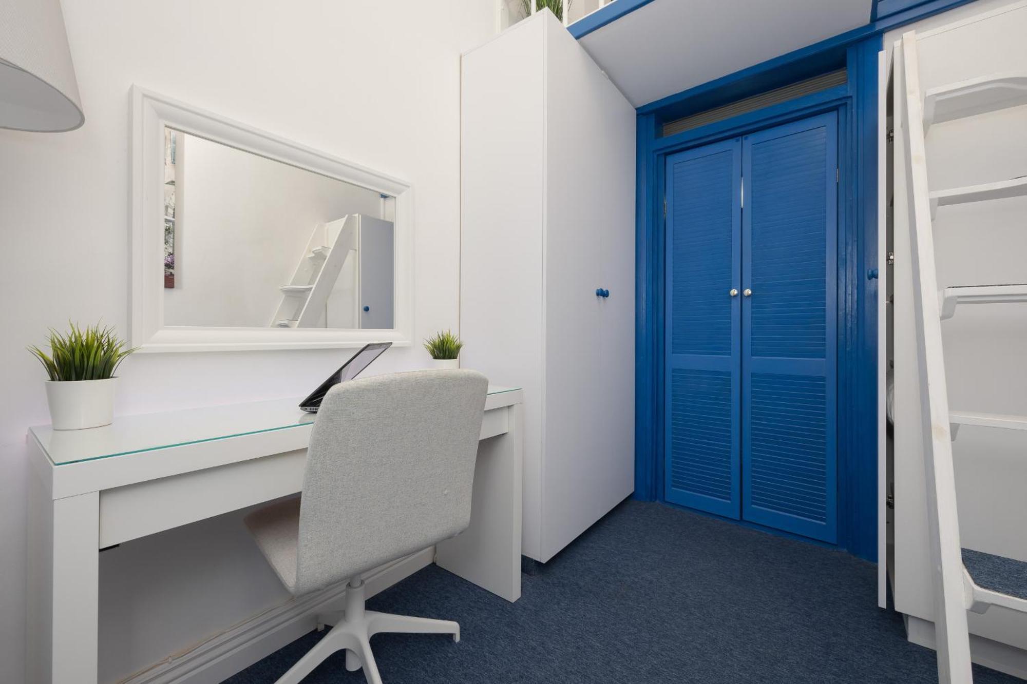 Spacious In The City Center By Rent Like *