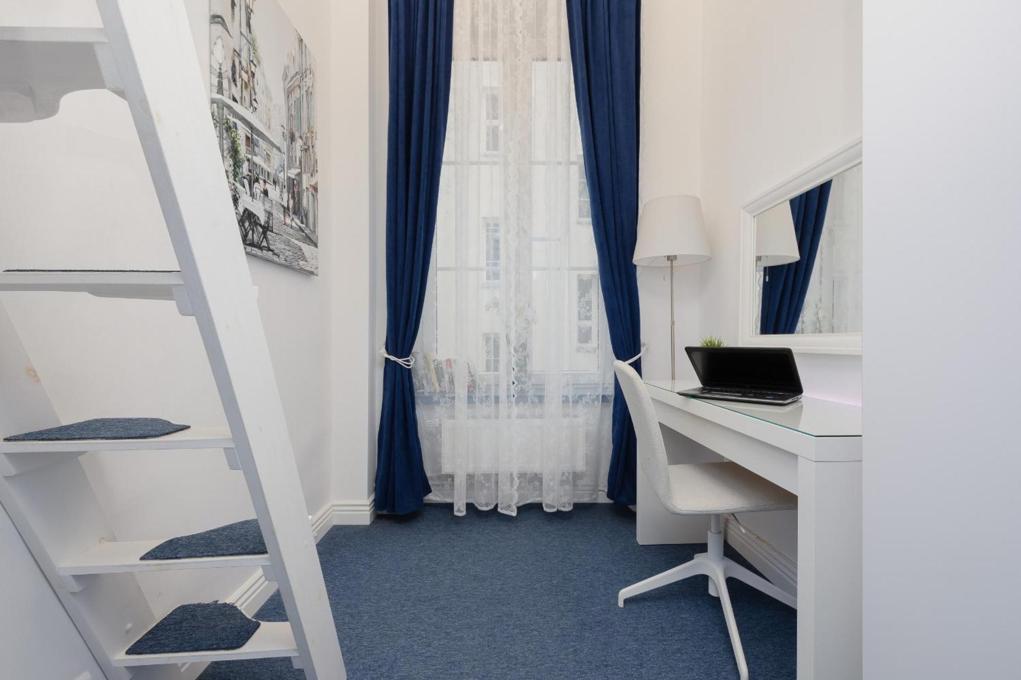 Spacious In The City Center By Rent Like *