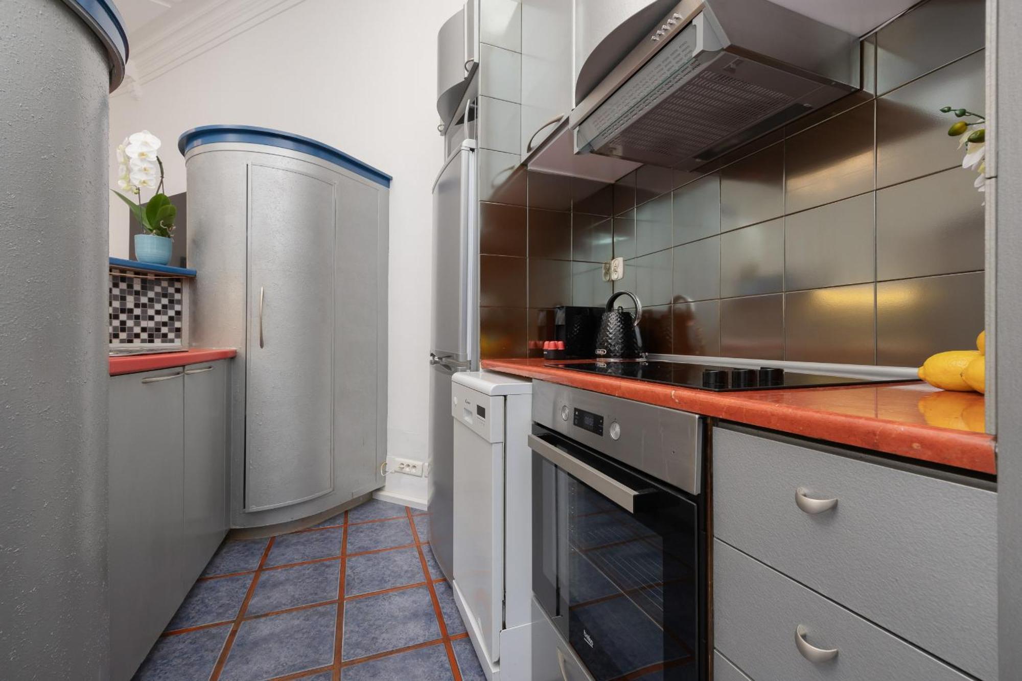 Spacious In The City Center By Rent Like